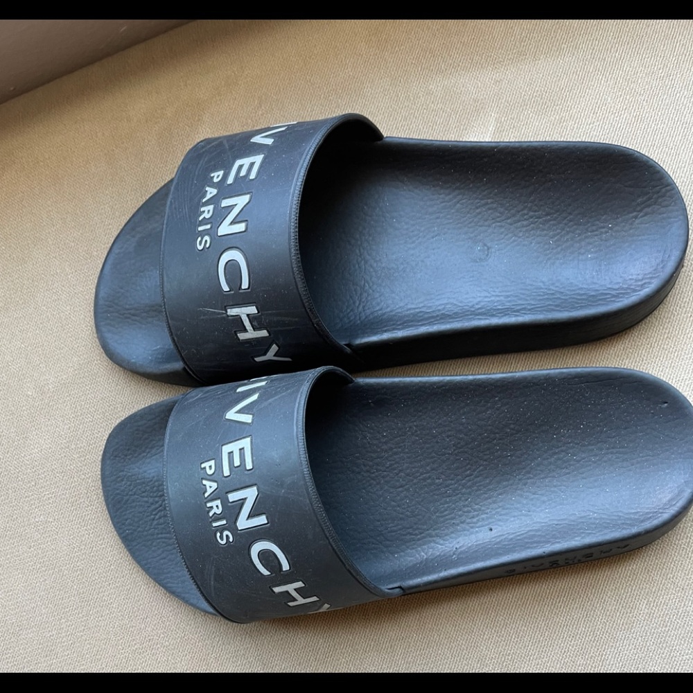 Givenchy - Picture 2 of 12